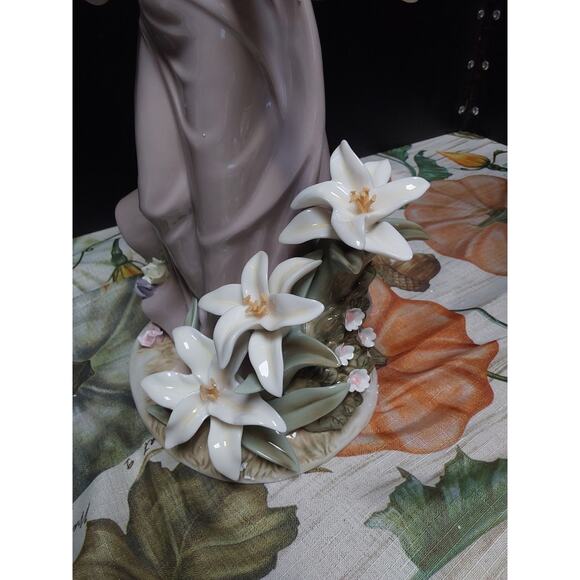 Grandeur Noel Collectors Angel porcelain with florals mint in Box Christmas - Picture 4 of 6